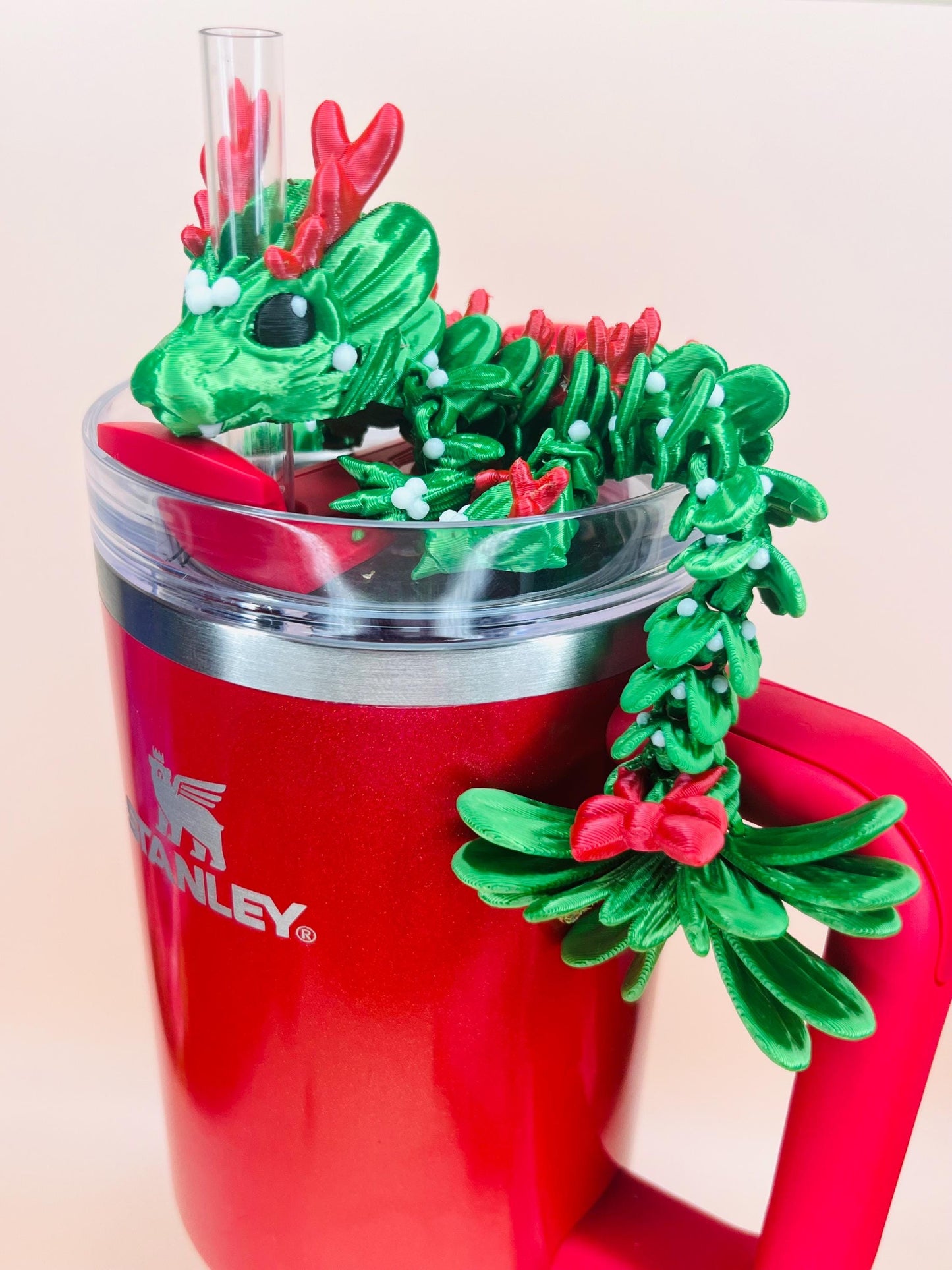 3D Printed Mistletoe Dragon Straw Topper for Stanley Tumblers – Flexible Holiday Tumbler Accessory with Festive Tail & Ribbon | Straw Charms