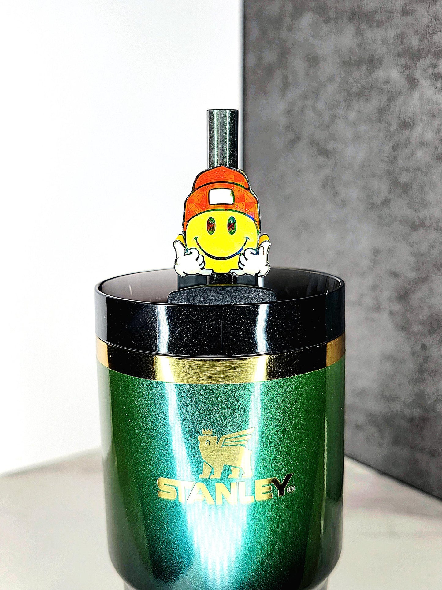 Hang Loose Smiley Face Straw Topper Charm – 3D Tumbler Accessory for 7–10mm Straws | Fun & Vibrant Drink Charm | Custom Color Options