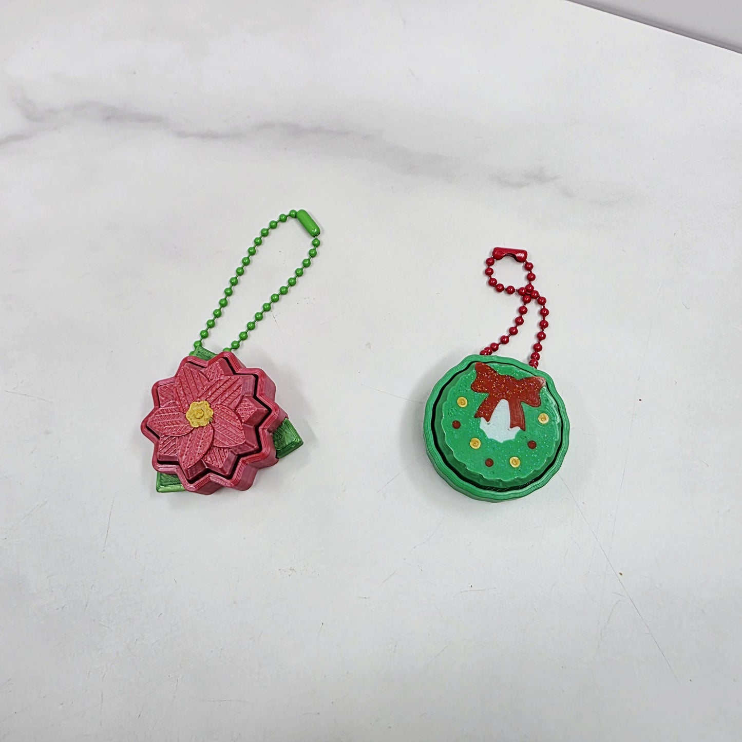 3D Printed Poinsettia & Christmas Wreath Fidget Clicker Keychains | Holiday Stress Relief Toys for Keys, Bags and Stockings
